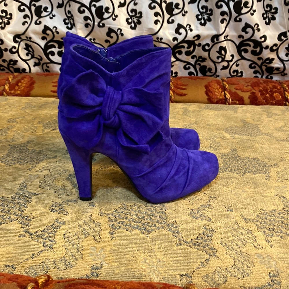 Gianni Bini Red Suede Bow Booties